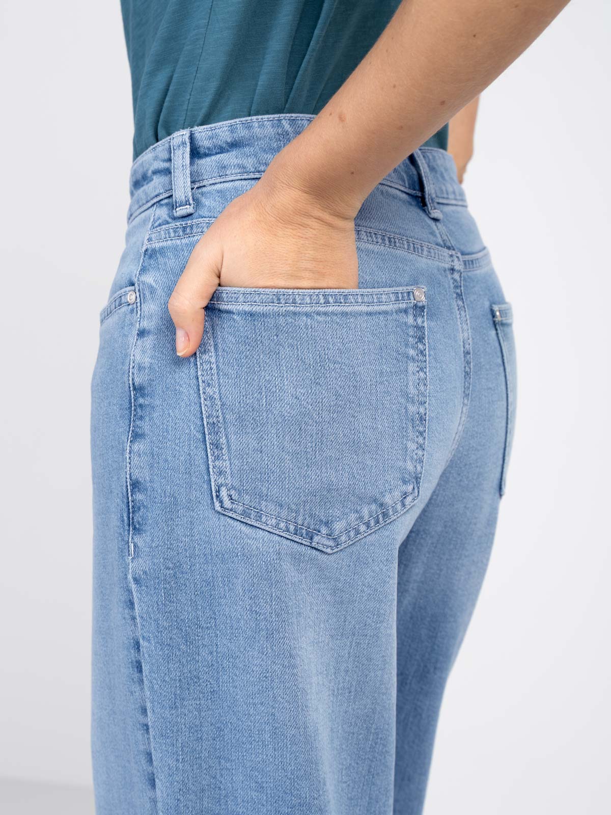 Darla Boyfriend Jeans - Image 12