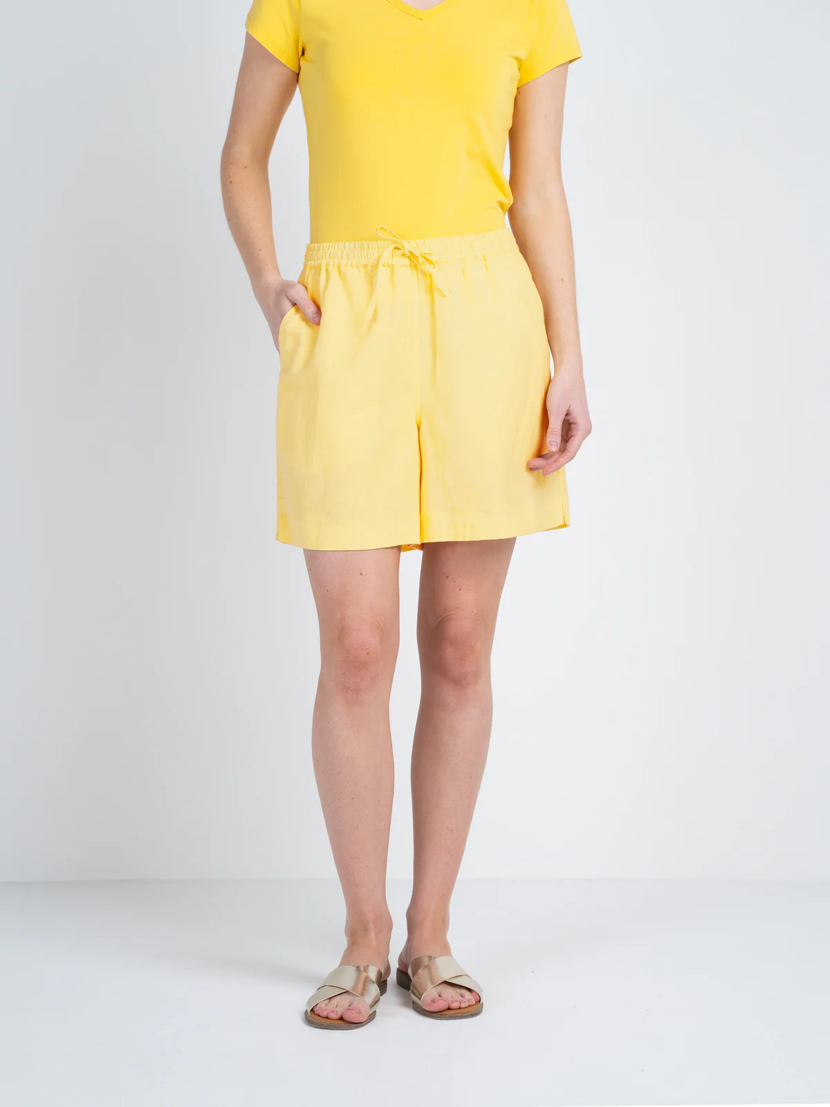 Relaxed Linen Shorts - Image 15