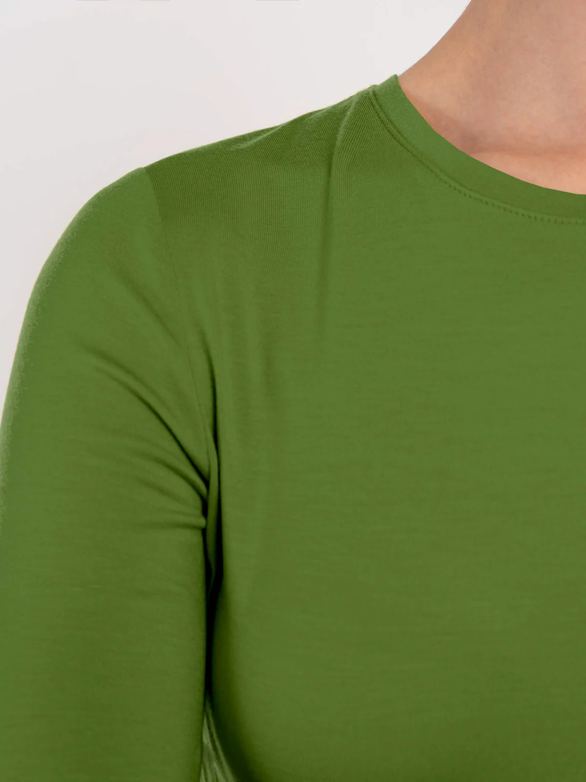 Silky Crew Neck - Image 40