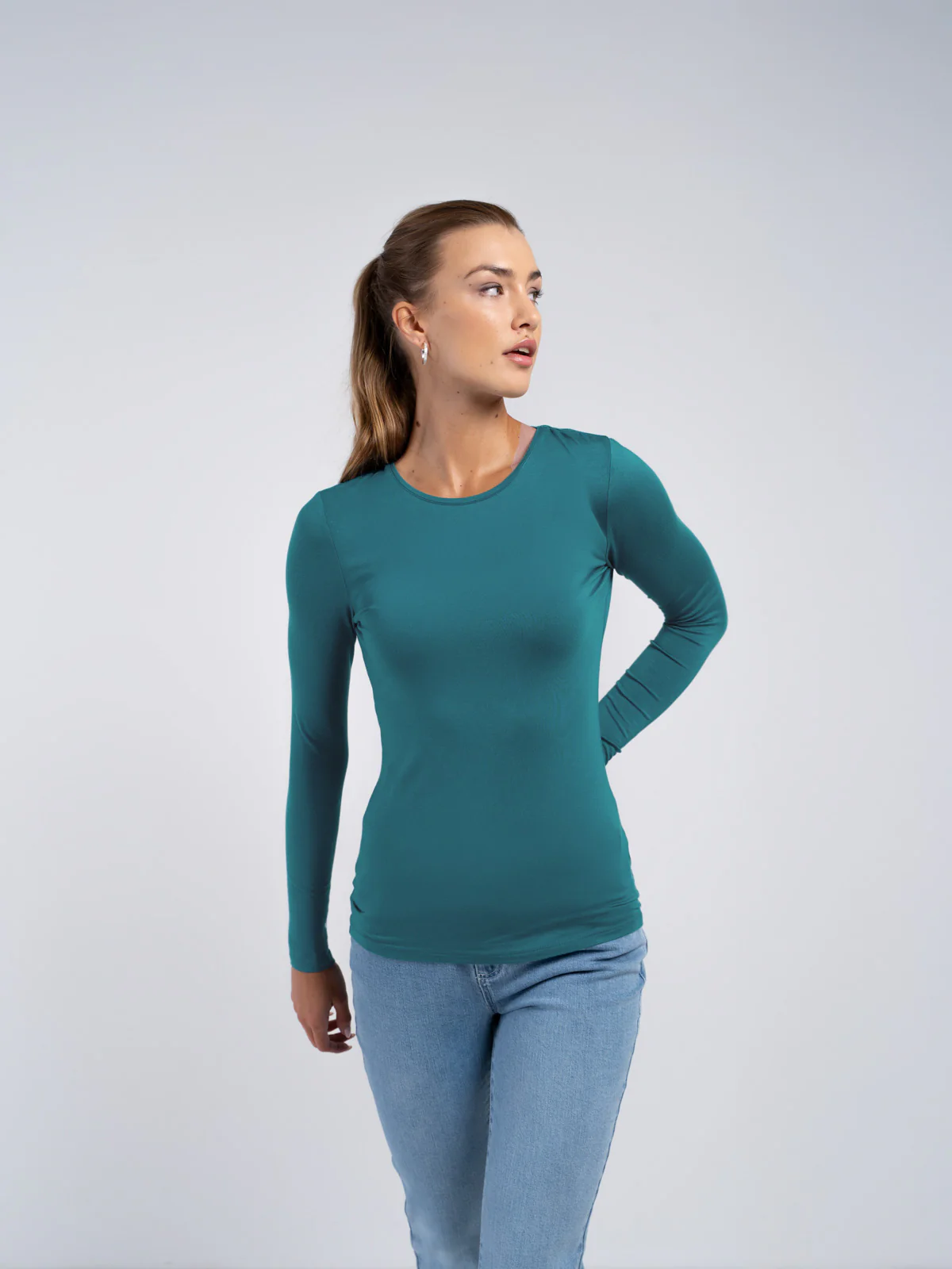 Silky Crew Neck - Image 77