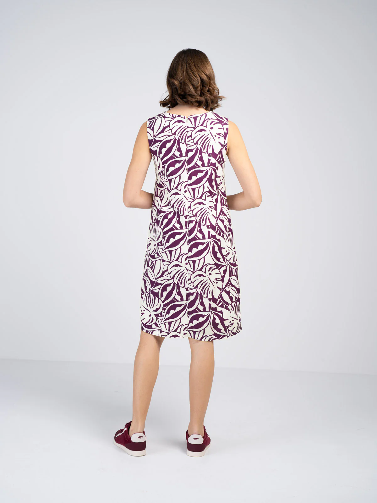 Sleeveless Printed Linen Shift Dress - Image 10